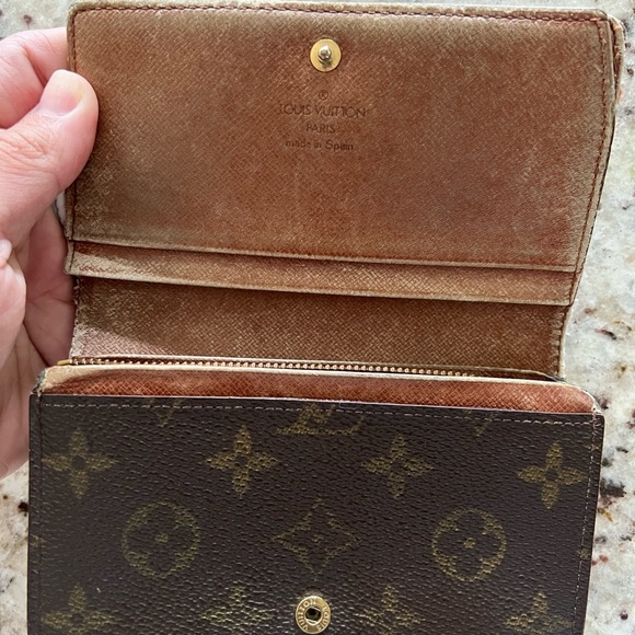 Louis Vuitton Wallet - Picture 5 of 9